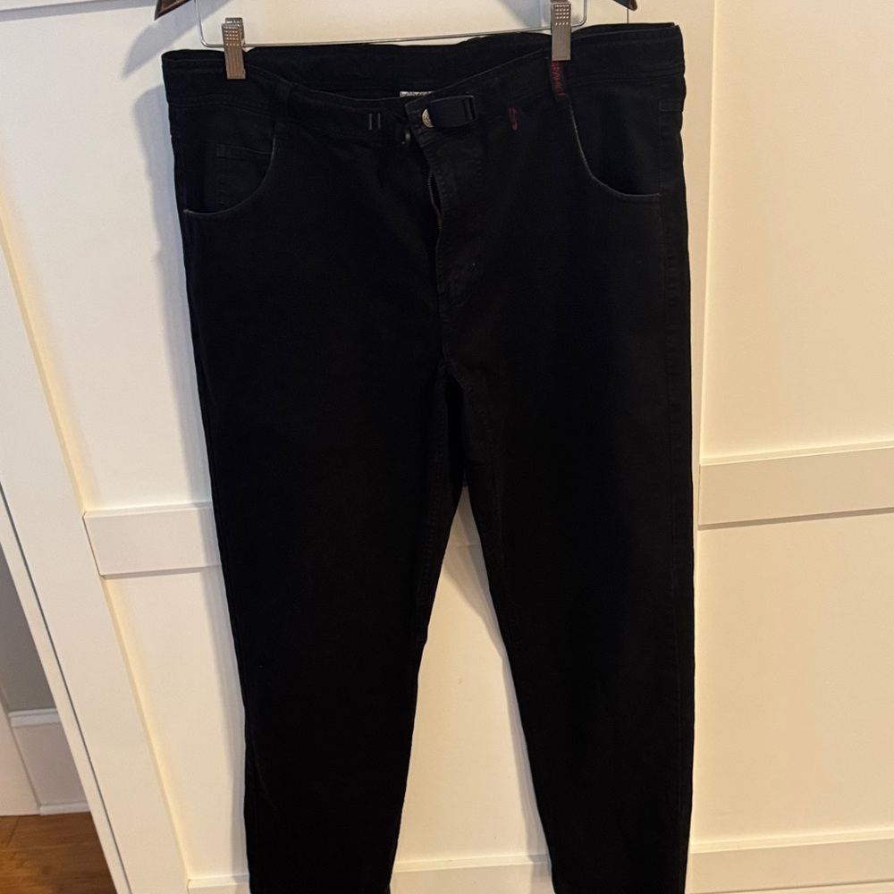 Gramicci black pants. 38-32